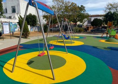Equipamiento deportivo y urbano: Parque infantil